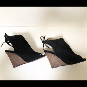 Kristen Cavallari peep toe wedges